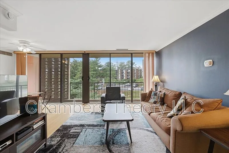 1 bed, 1.0 bath, 750 sqft, $1,800 — Photo 2