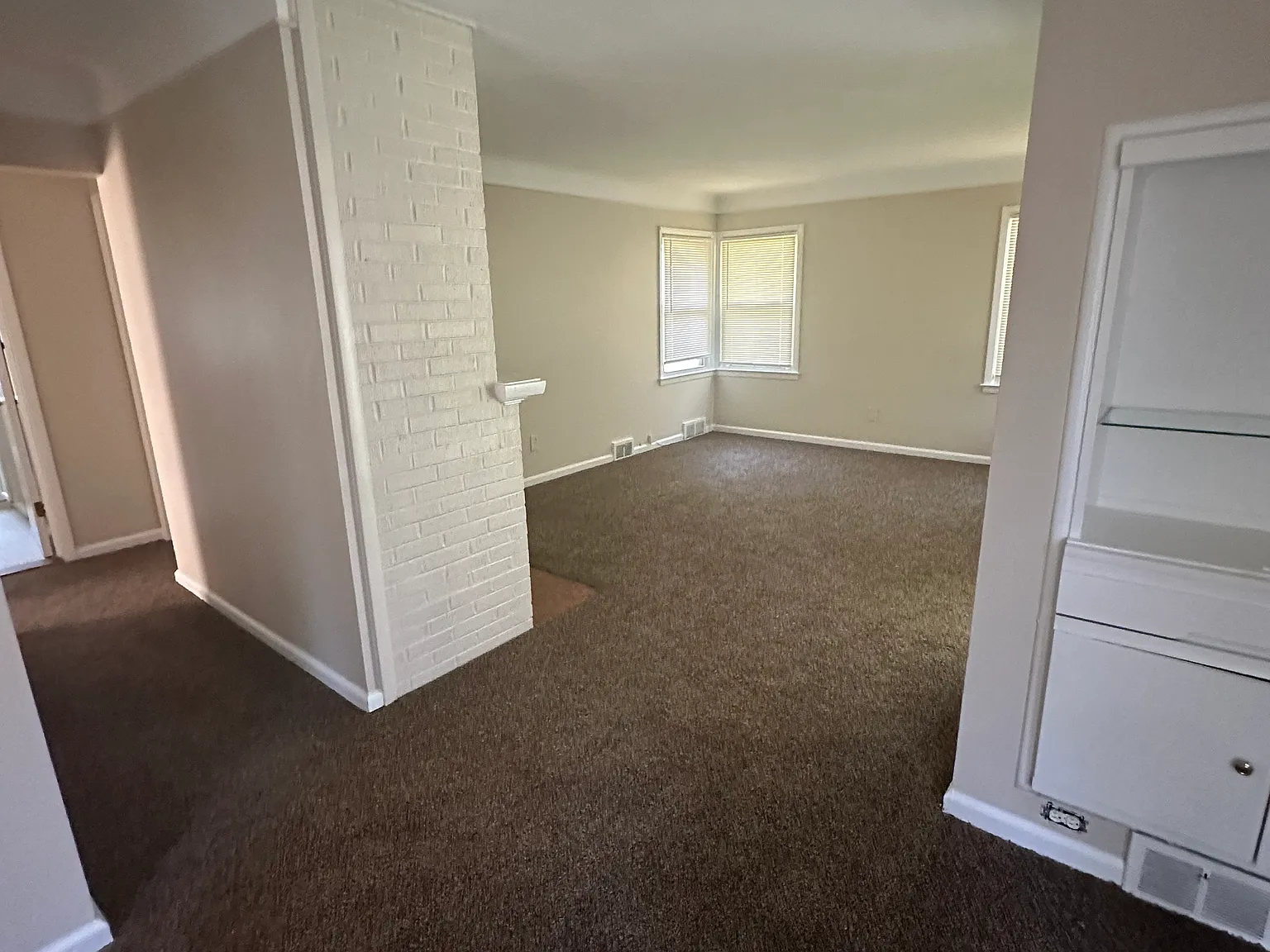 2 bed, 905 sqft, $1,600 — Photo 3
