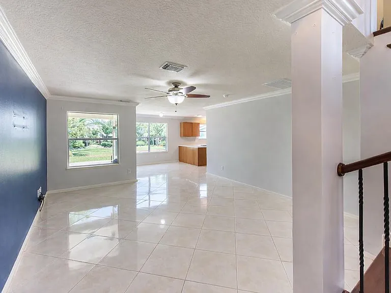 6430 Binalong Dr — Photo 2