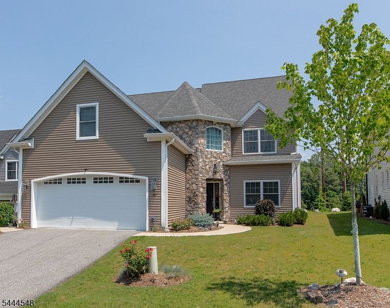 1st image of 67 Bluffs Ct
