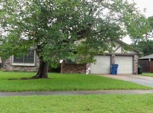 333 Munson Ct, Angleton, TX 77515