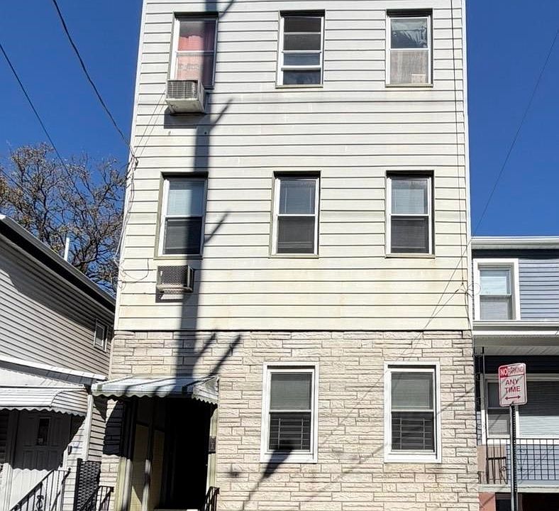 1st image of 88 Vroom St #1L