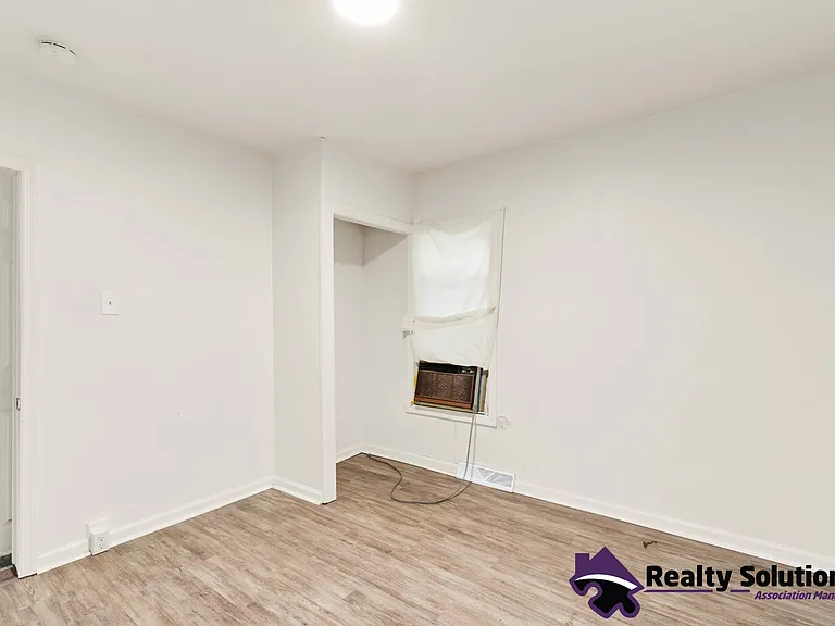733 E Cherry St — Photo 22