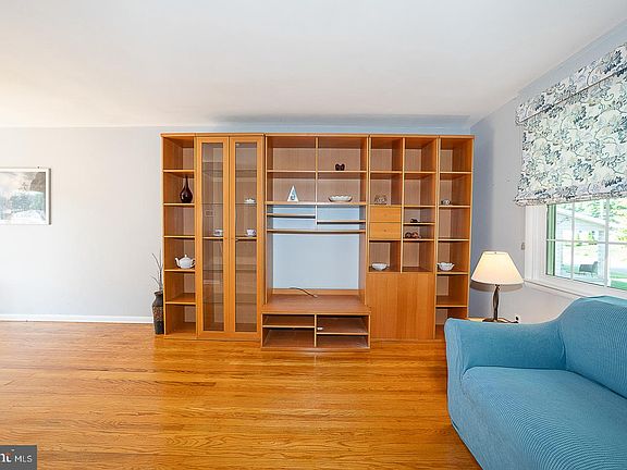 5th image of 623 N Morton Ave