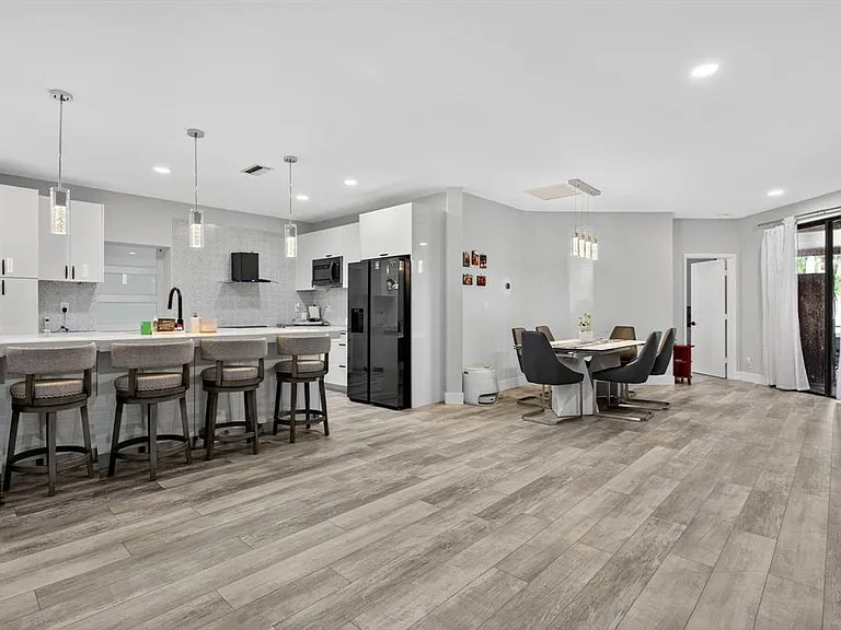 11910 Glenmore Dr — Photo 31