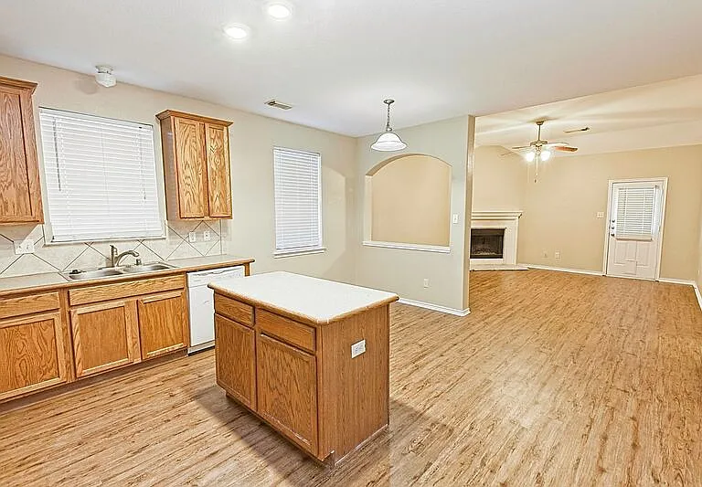 4009 Hidden Meadow Ct — Photo 7