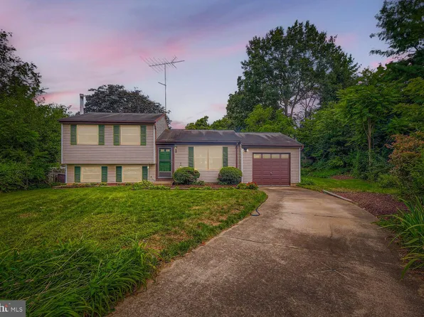 7735 Leaside Ct, Hanover, MD 21076