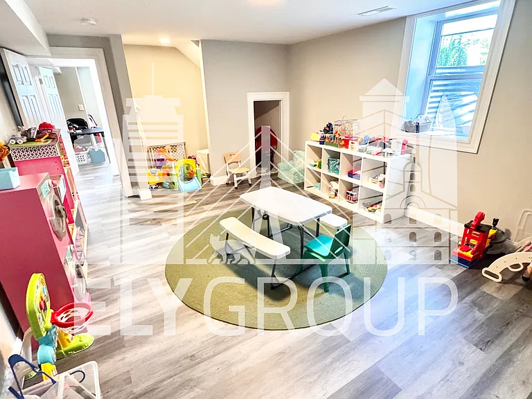 134 Ellis St — Photo 17