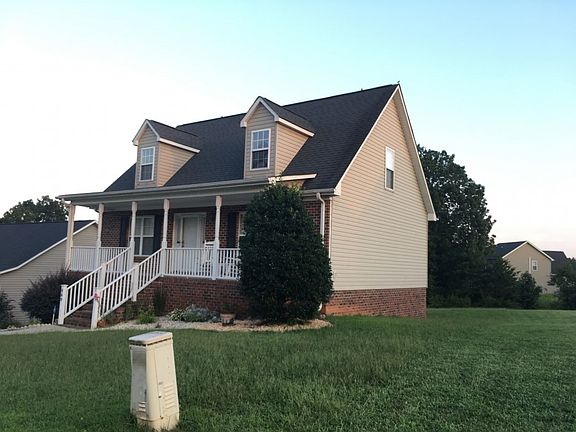 3rd image of 860 Trillium Ln