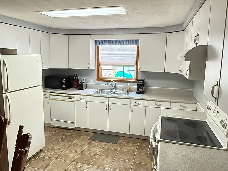 10033 SW 182nd Ct — Photo 9