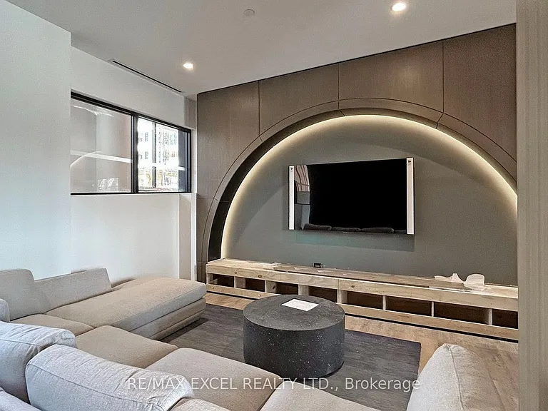 8 Beverley Glen Blvd #802 — Photo 28