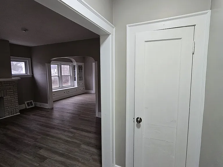 9711 Aetna Rd — Photo 3