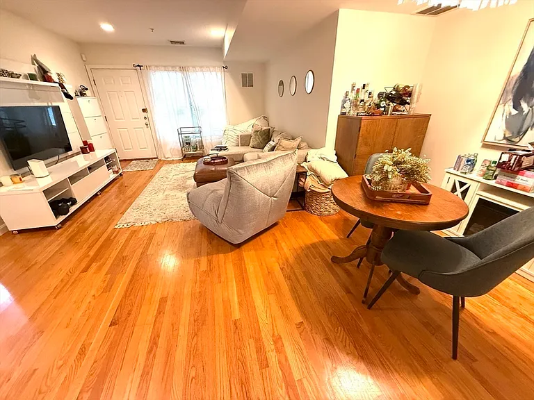 20 Cameron St #102 — Photo 4