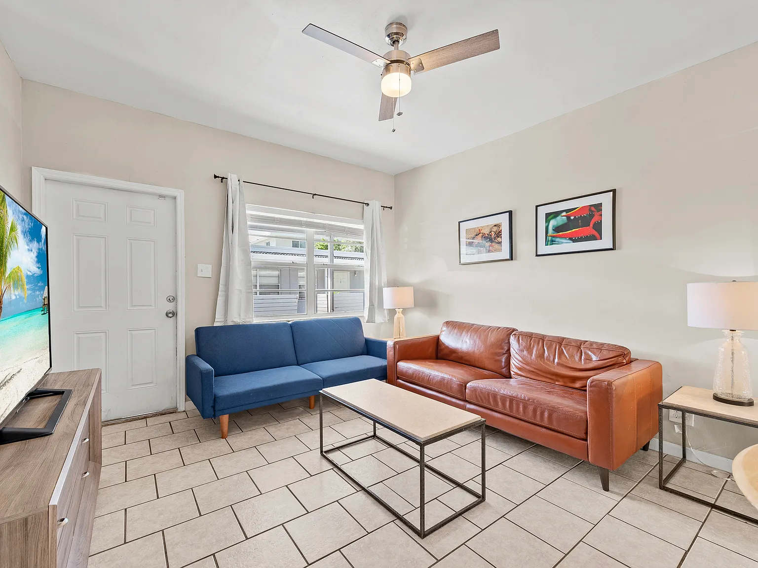 2 bed, 900 sqft, $2,300 — Photo 2