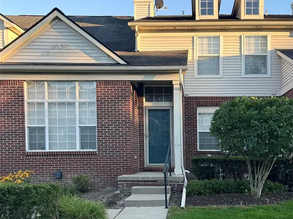 33102 Emma Cir #187, Walled Lake, MI 48390