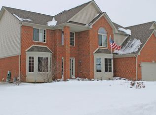 17277 Sugar Maple Dr, Brownstown, MI 48173