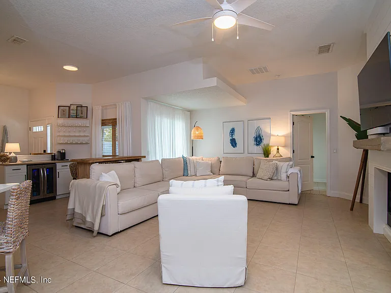 2402 Seagate Ln N — Photo 15