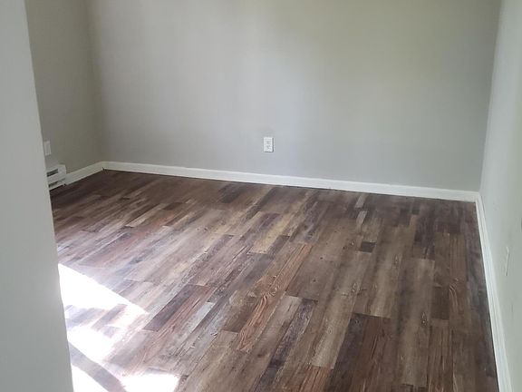 2nd image of 6635 Wolf Creek Pike APT L