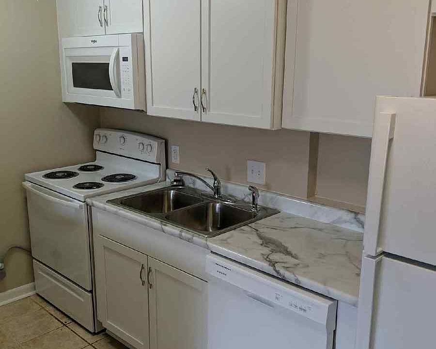 1st image of 2140 Barclay St #302