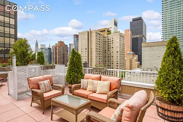 Sold by Compass | media 7