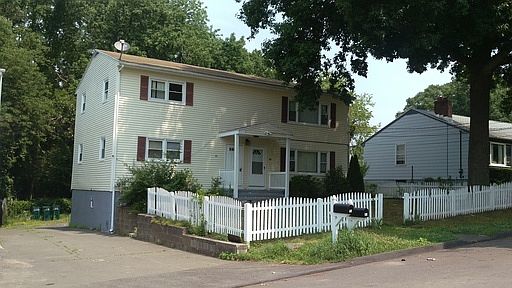 2nd image of 79 Yates St