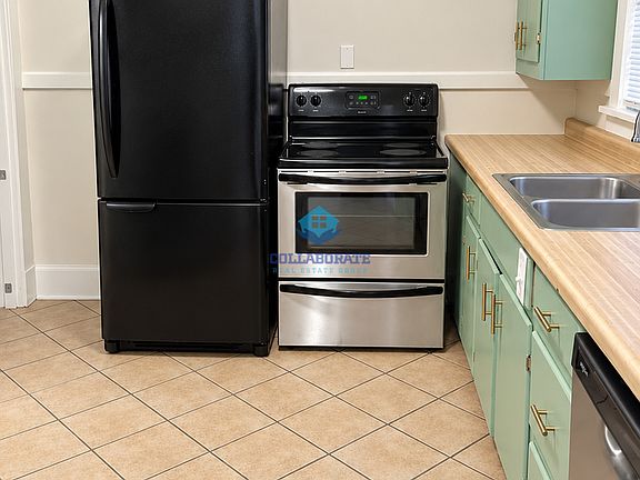 2nd image of 1875 Mignon Ave