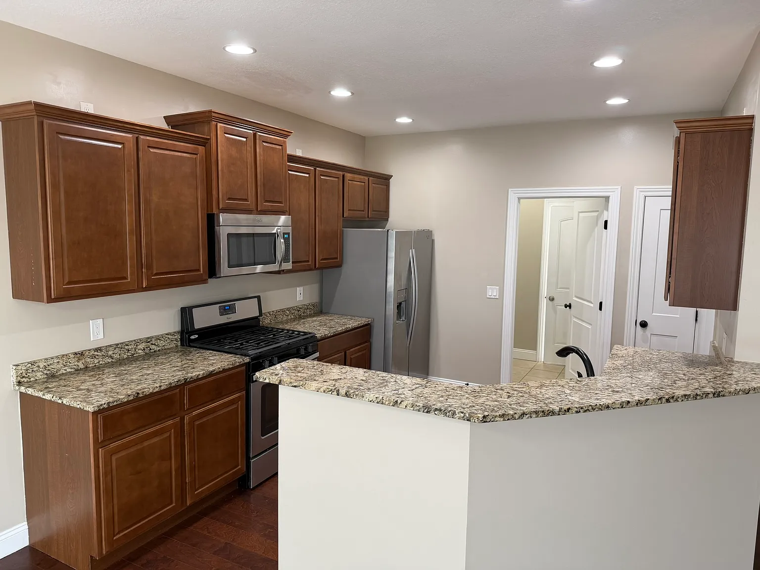 5 bed, 2868 sqft, $3,500 — Photo 3