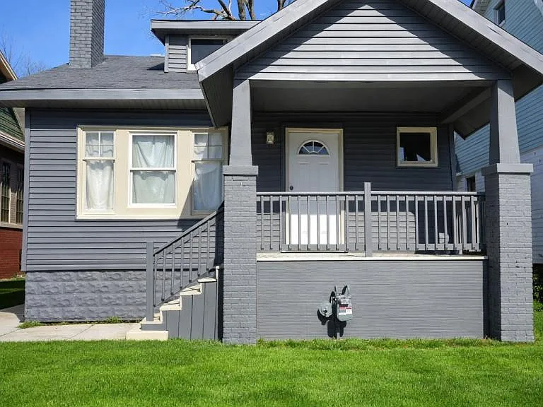 2530 Fullerton Ave — Photo 2