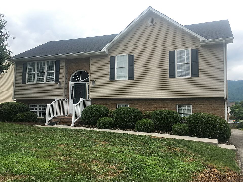 1st image of 805 Harmon Cir