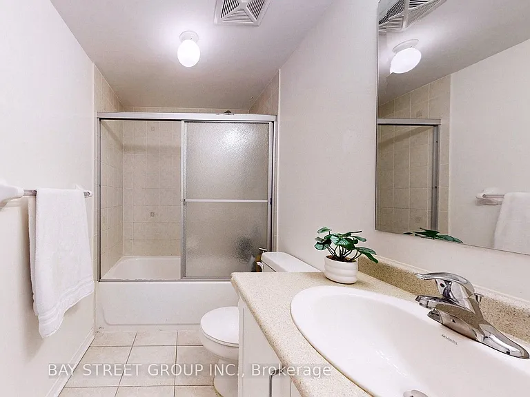 3975 Eglinton Ave W #13 — Photo 13