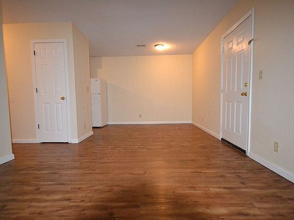 4th image of 915 W College St #B-08
