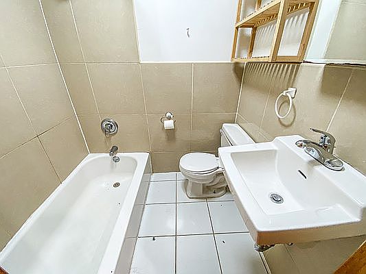 5th image of 2246 1st Ave #4S