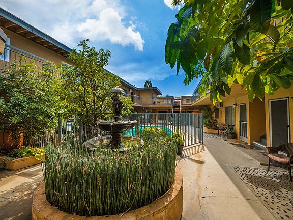 3rd image of 10736 Magnolia Blvd #2306