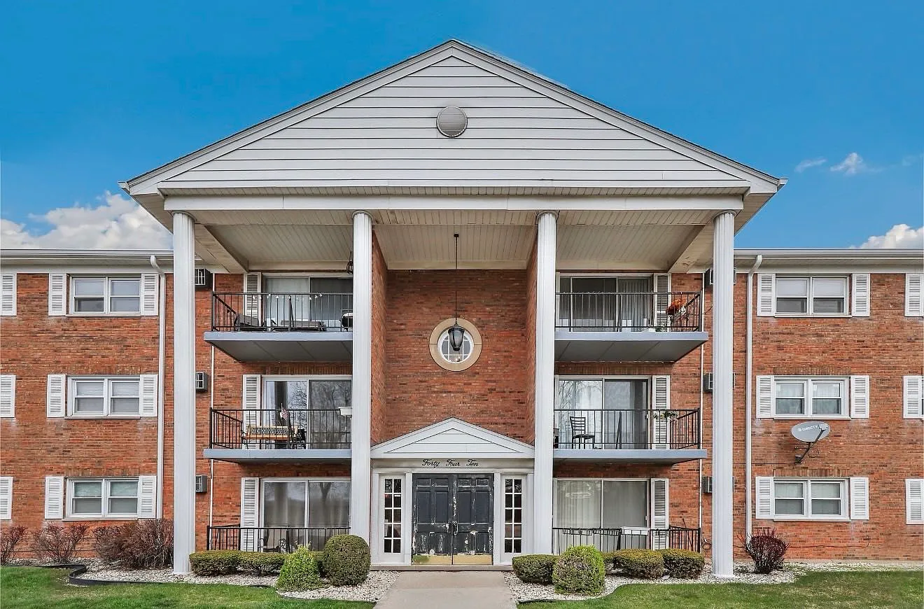 2 bed, 1000 sqft, $1,800 — Photo 1