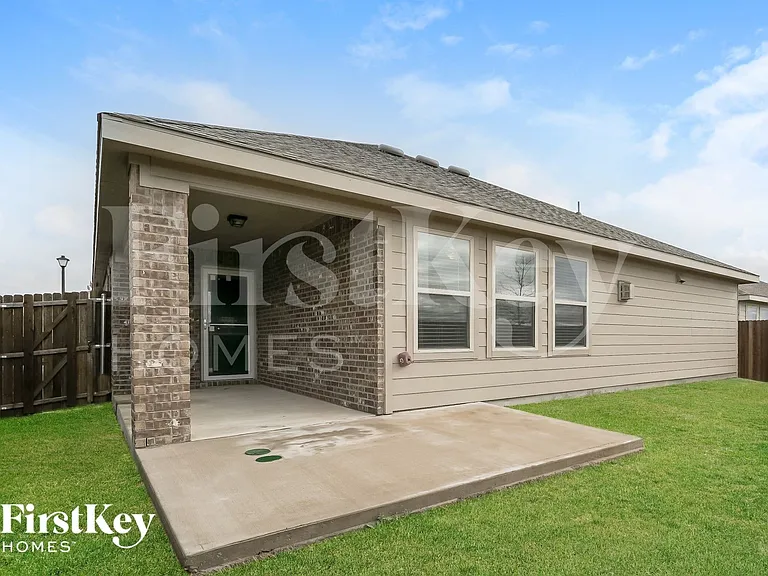 815 Silverbell St — Photo 15