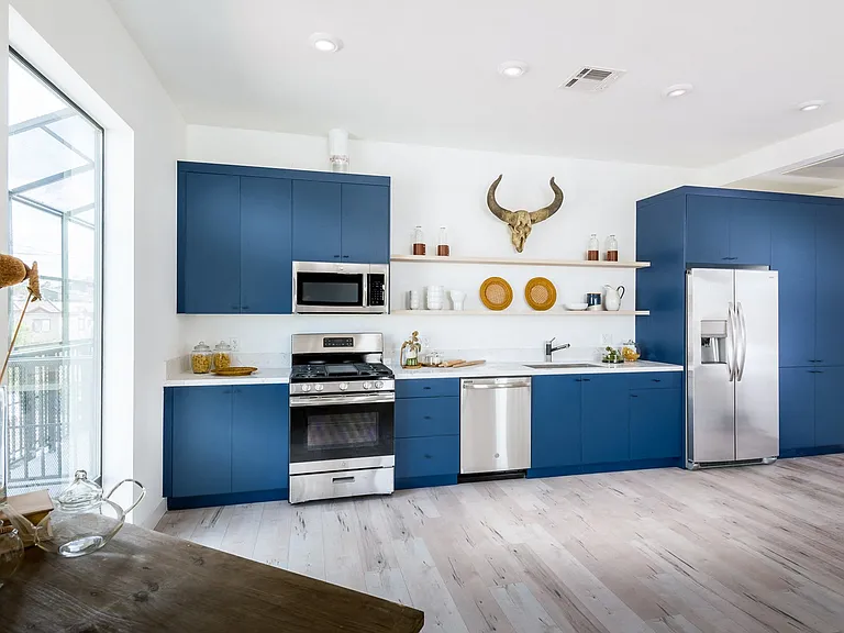 The Lex @ 4522 Lexington — Photo 3