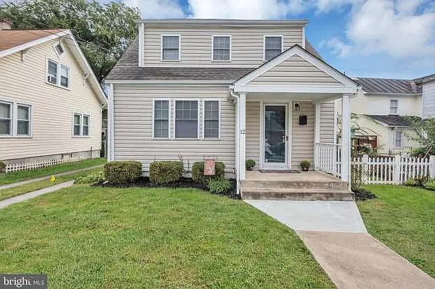 12 W Whitlock Ave