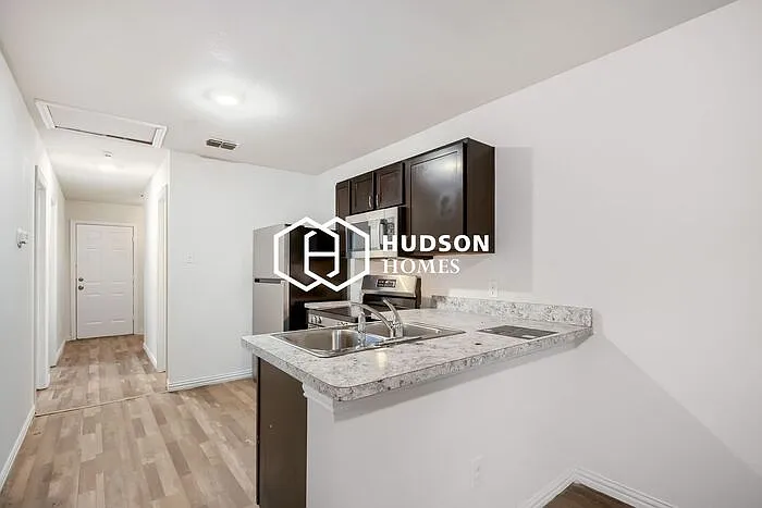 2711 Cross St — Photo 5