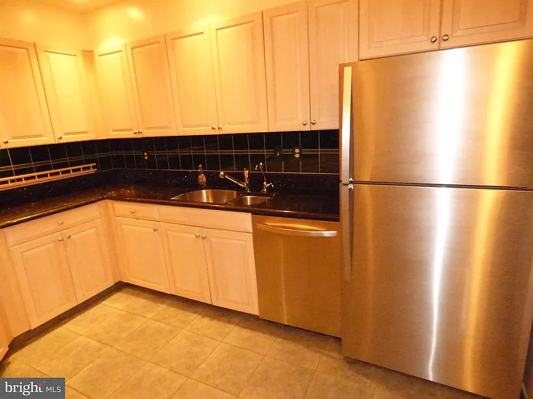 1401 N Oak St #G4 — Photo 9