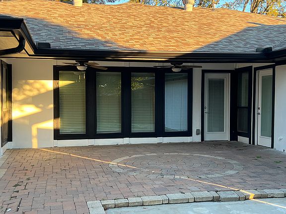 4th image of 3805 Knob Hill Dr