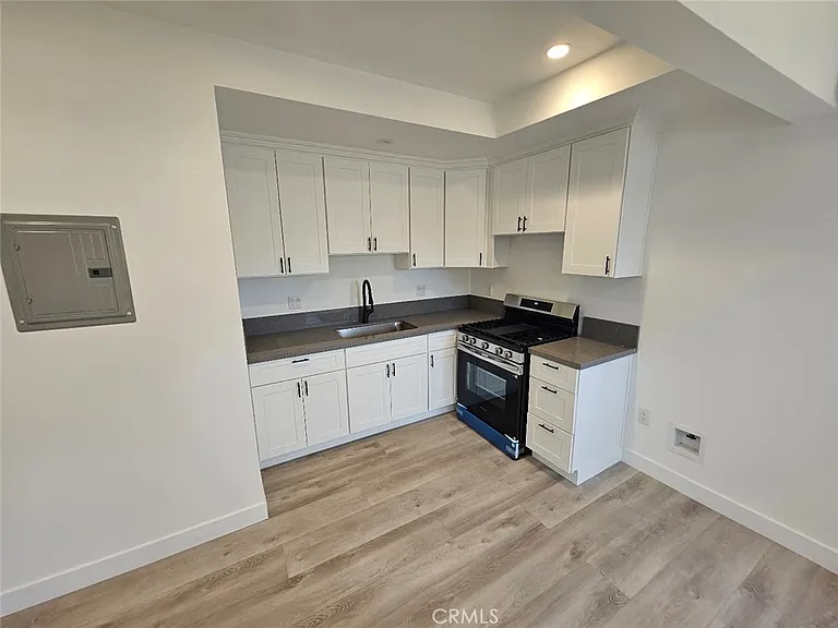 1401 S Rosewood Ave #2 — Photo 2