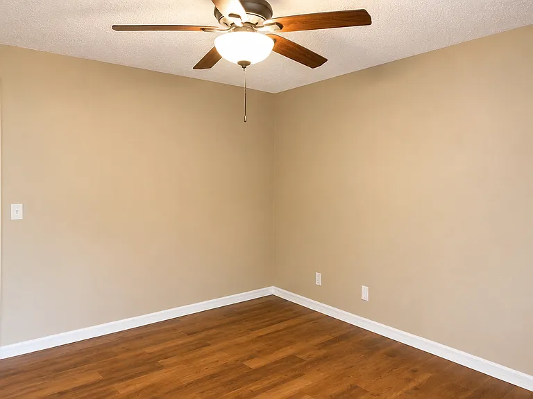 2117 Patty Cir NE — Photo 7
