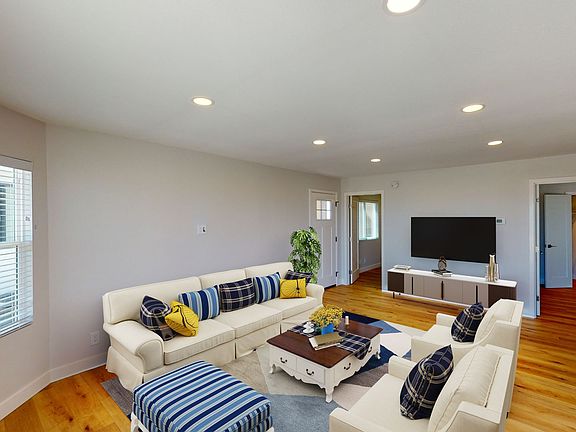 3rd image of 1127 E Balboa Blvd #A