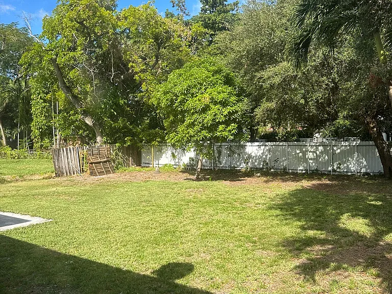 901 NW 50th St — Photo 9