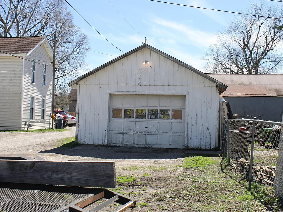 Building Photo 3