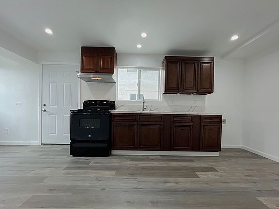 5th image of 1471 E Eureka St #37