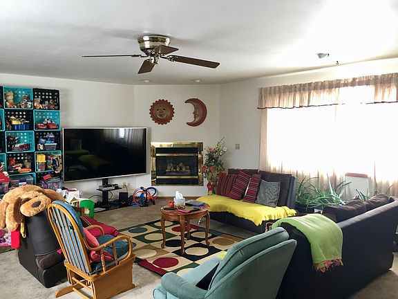 2nd image of 900 W 11th St