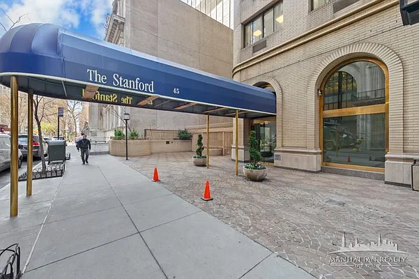 Sold by Manhattan Realty Group | media 9