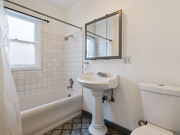 4th image of 313 N Avenue 57