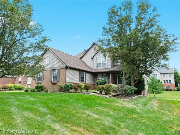 4254 Warrington Dr, Wixom, MI 48393